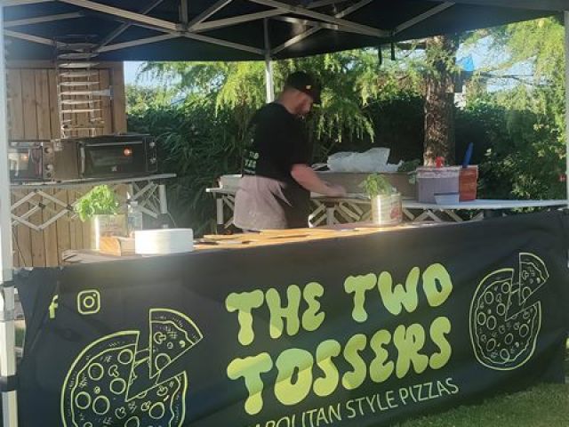 two-tozzers-pizza (7)-kireth-ai
